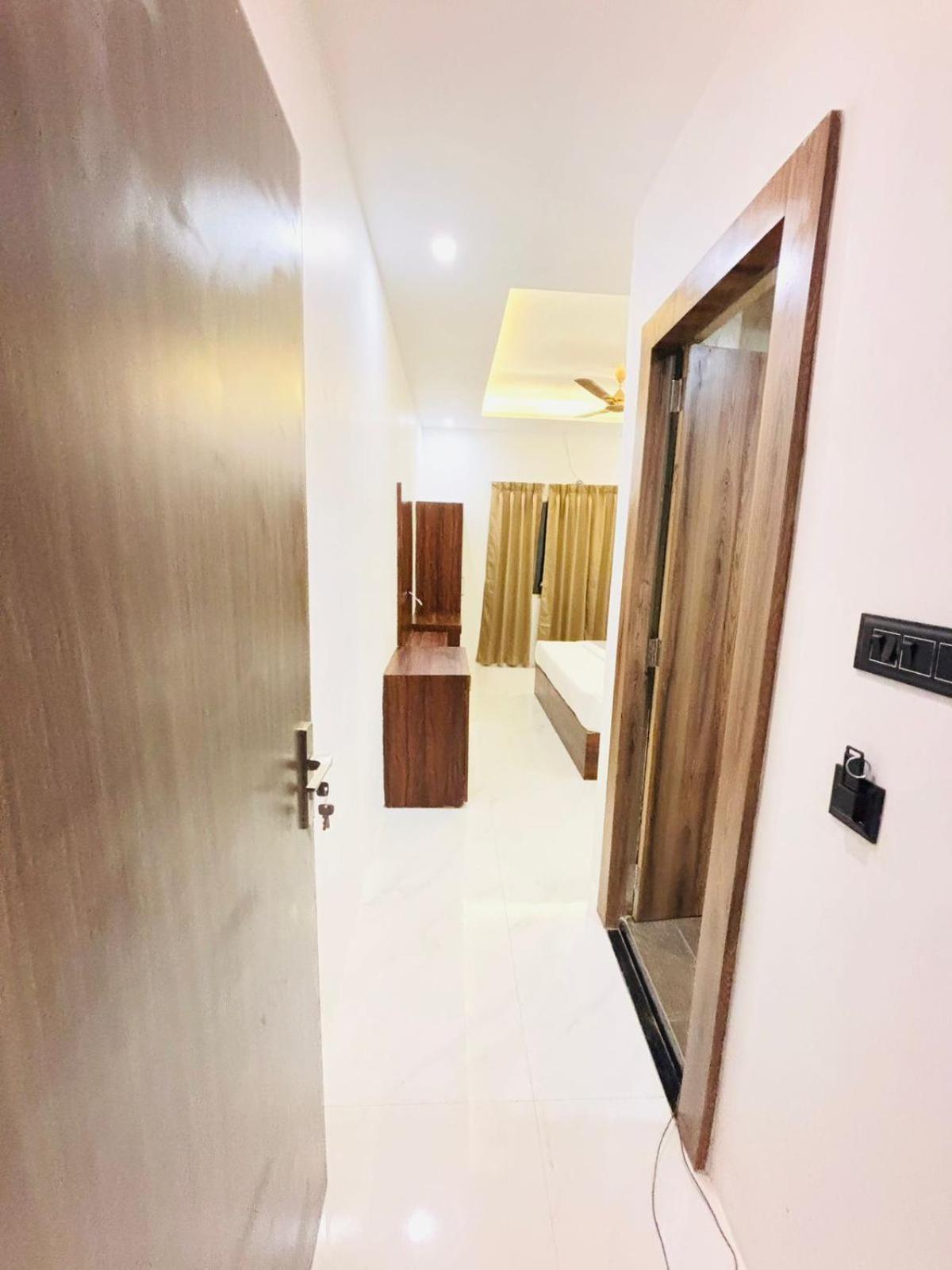 Hotel Omkar Palace Ayodhya Экстерьер фото