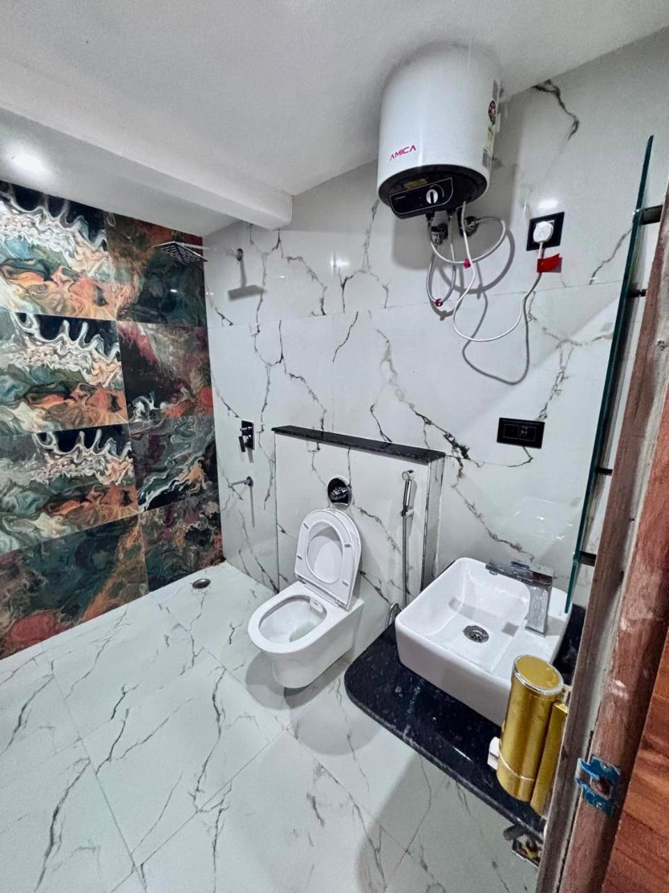 Hotel Omkar Palace Ayodhya Экстерьер фото